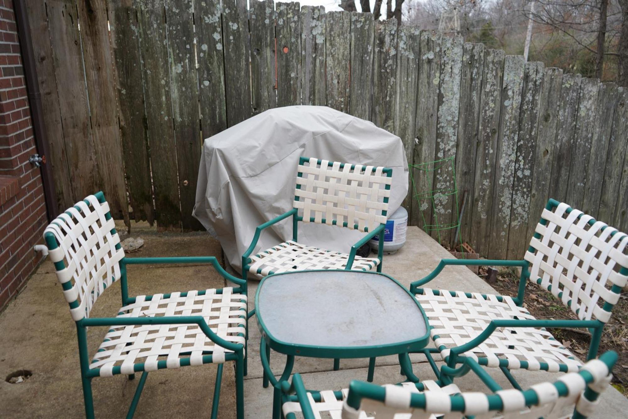 Holiday home Cozy Bartlett With Garage, Fenced Backyard *