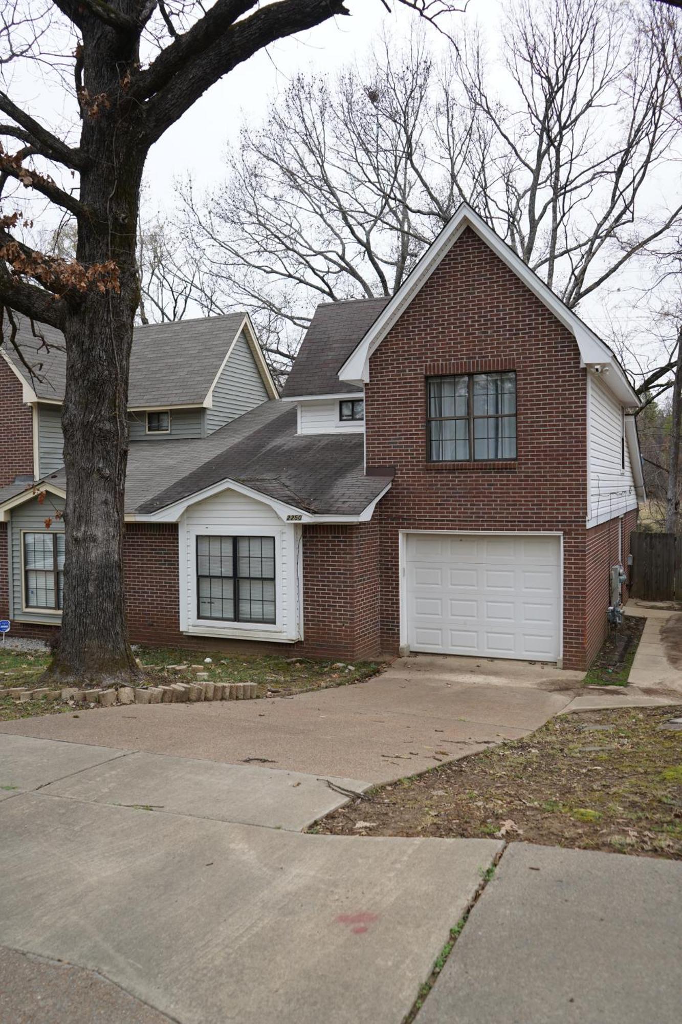Cozy Bartlett With Garage, Fenced Backyard *