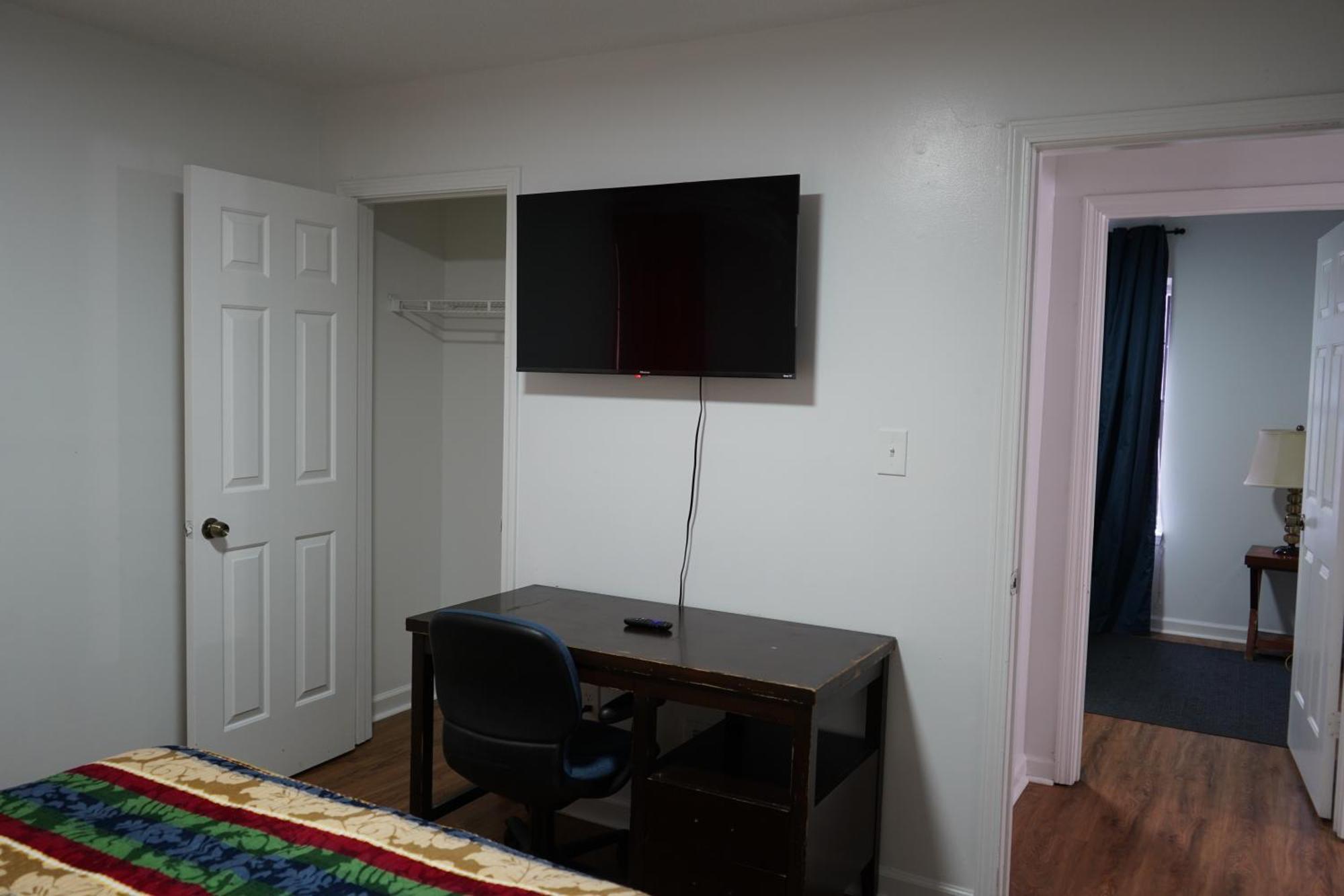 Cozy Bartlett With Garage, Fenced Backyard Holiday home *